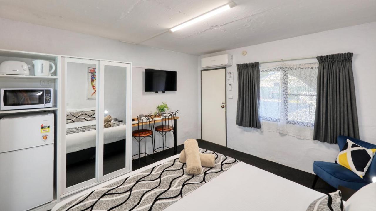 Parkes Federation Motel エクステリア 写真